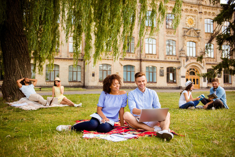 College Campus Dating - Tips for Dating Online in College