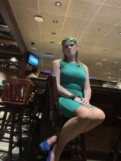 This was same day later In The evening St.Patrick’s Day 2022 . So kudos if u didn’t pass my profile based on my morning rough shot. All dressed up to go to Red lobster by myself. Lol join me next time!!